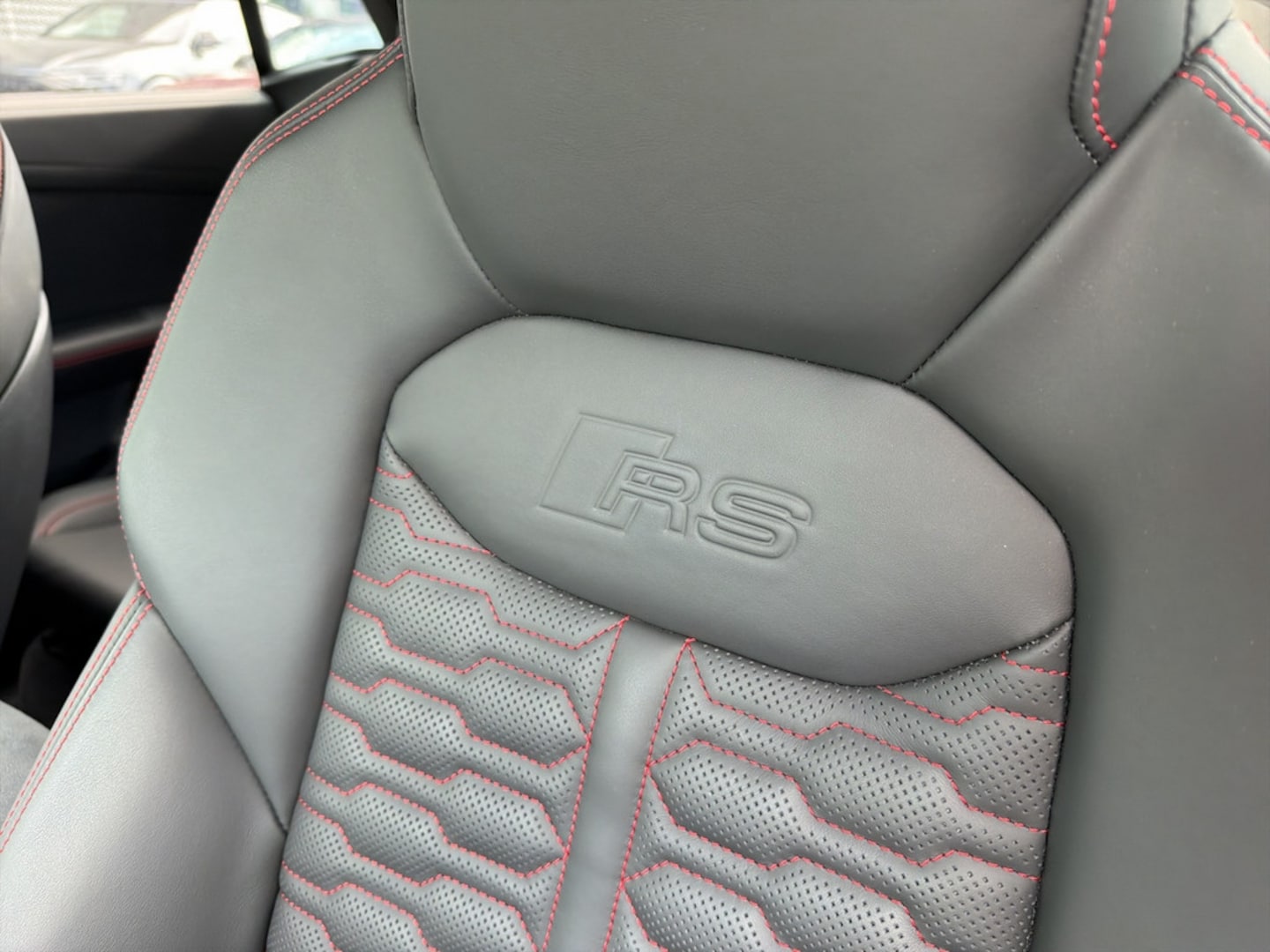 Bild über Audi RS Q8 SUV TFSI quattro 441 kW tiptronic - für weitere Informationen kontaktieren Sie den Audi Partner