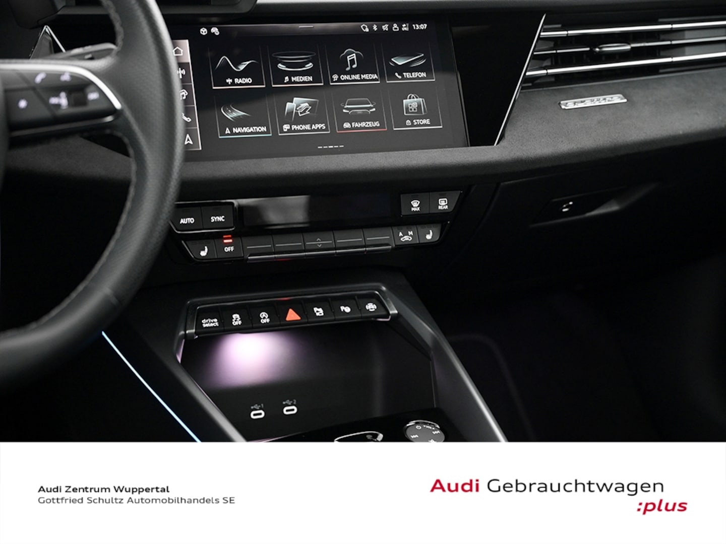 Bild über Audi S3 Limousine TFSI quattro S tronic - für weitere Informationen kontaktieren Sie den Audi Partner