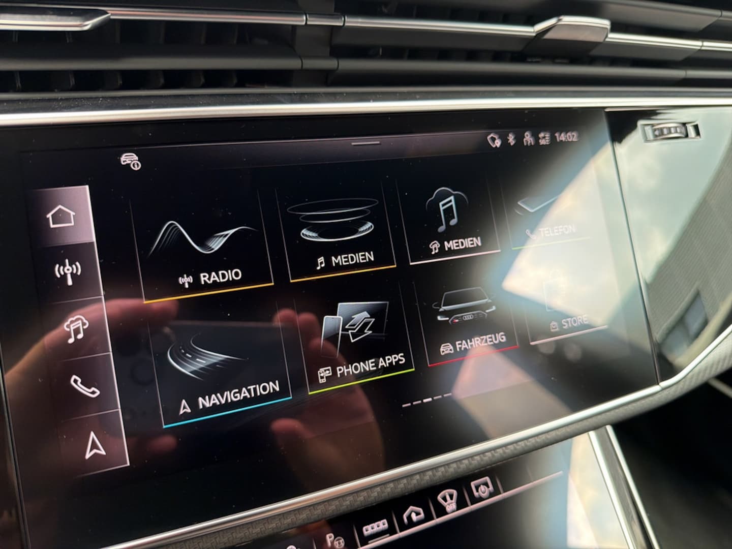 Bild über Audi RS Q8 SUV TFSI quattro 441 kW tiptronic - für weitere Informationen kontaktieren Sie den Audi Partner