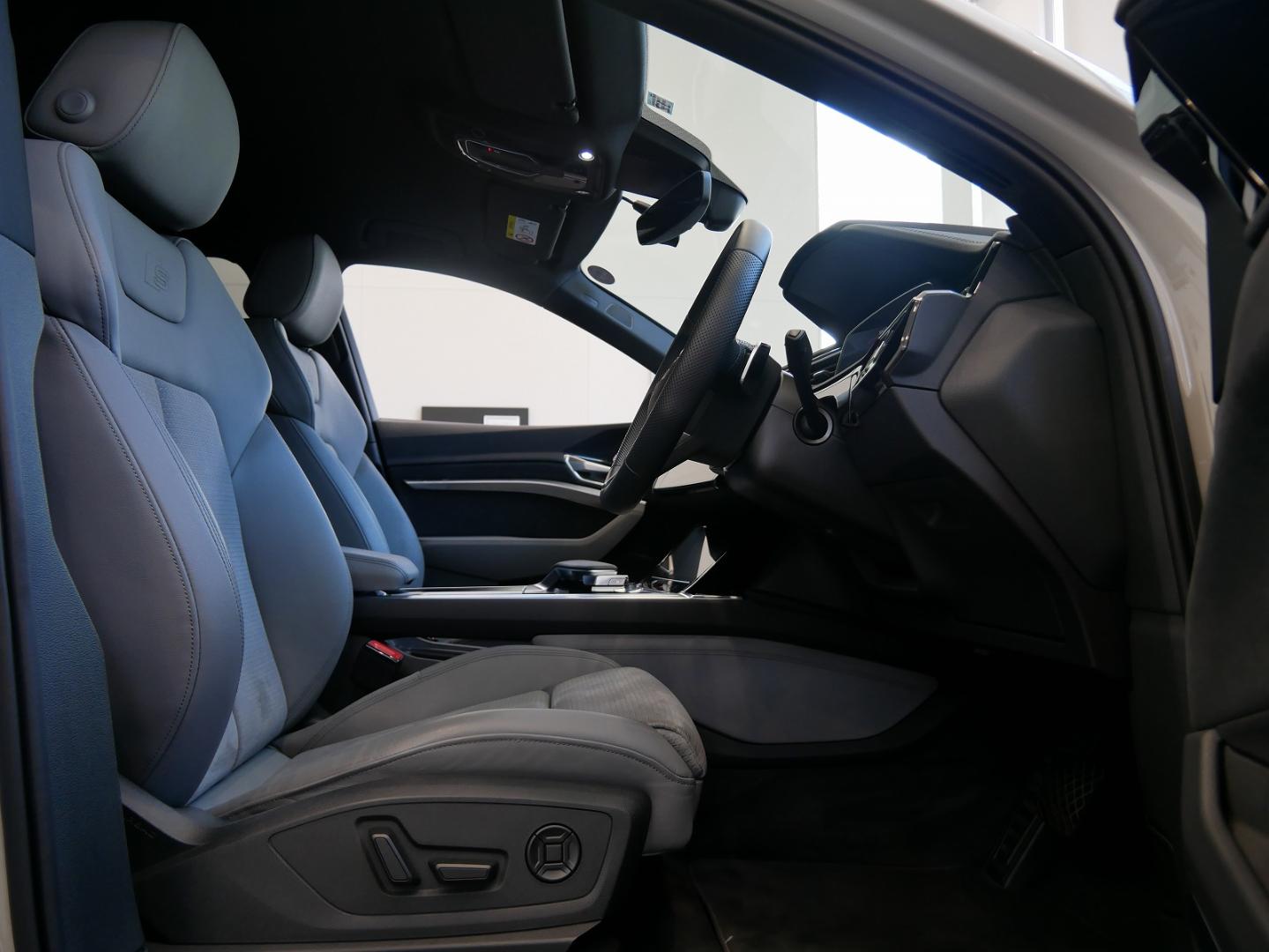 Image about Audi e-tron 55 quattro S line 300,00 kW