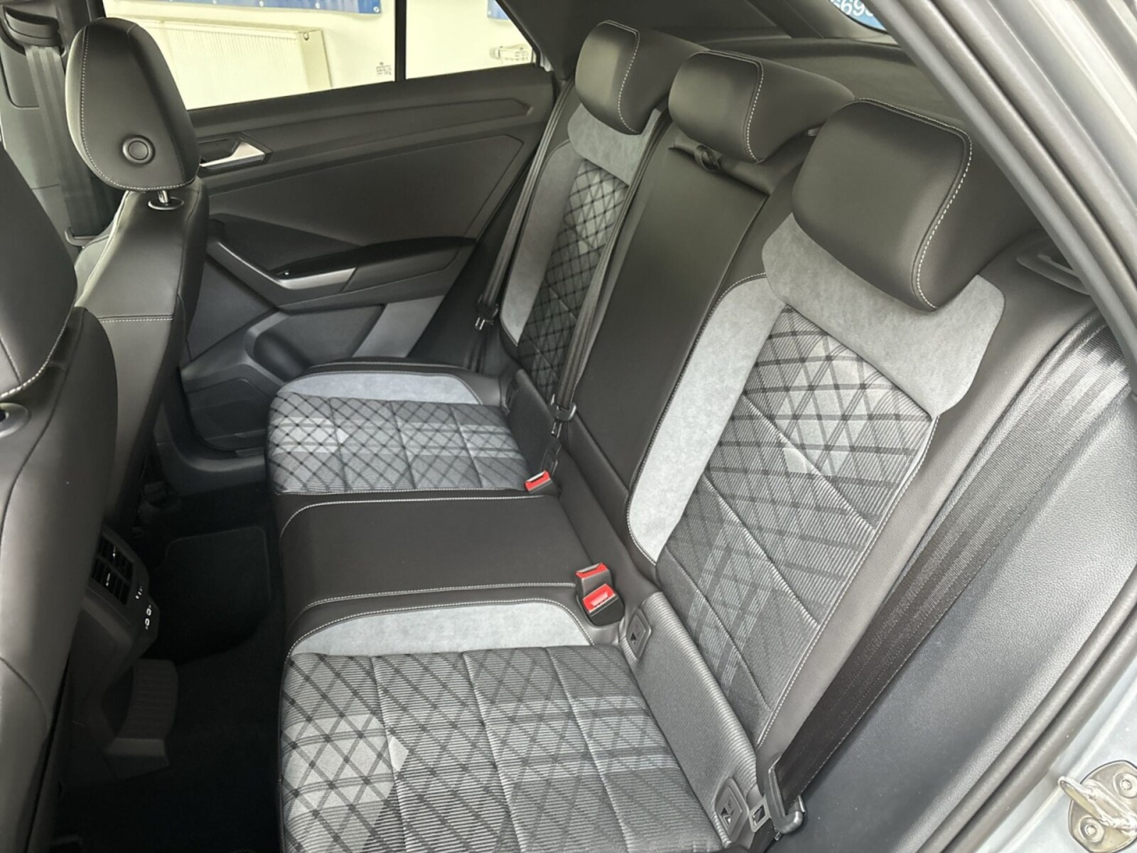 Volkswagen T-Roc – Bild 12