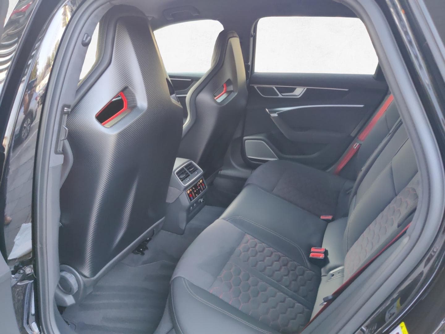 Image about Audi RS 6 Avant performance quattro tiptronic