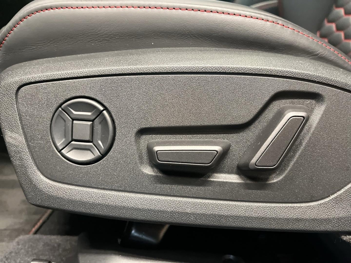 Bild über Audi RS 3 Sportback TFSI quattro S tronic - für weitere Informationen kontaktieren Sie den Audi Partner