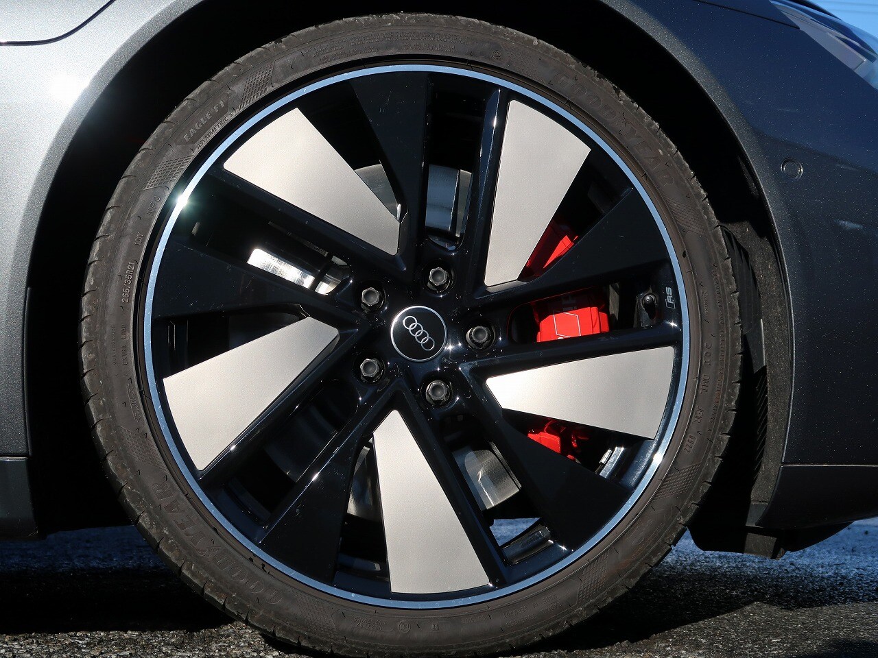Image about Audi e-tron GT e-tron GT quattro 350,00 kW