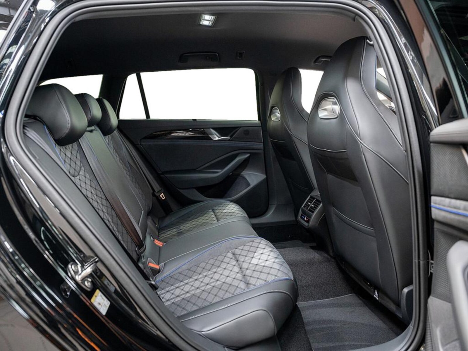 Volkswagen Passat – Bild 4