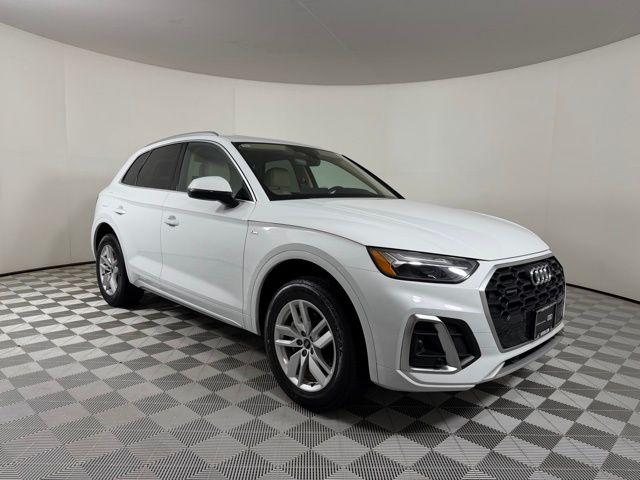 2023 Audi Q5 45 Premium's photo