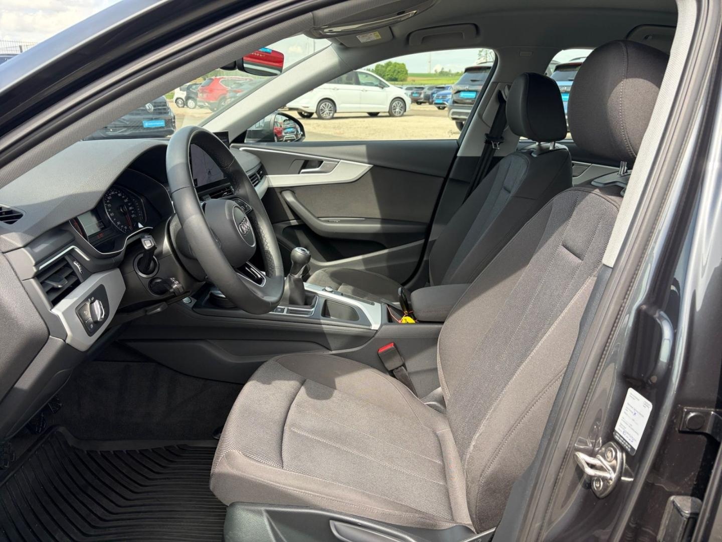 Bild über Audi A4 Limousine advanced 35 TFSI Schaltgetriebe - für weitere Informationen kontaktieren Sie den Audi Partner