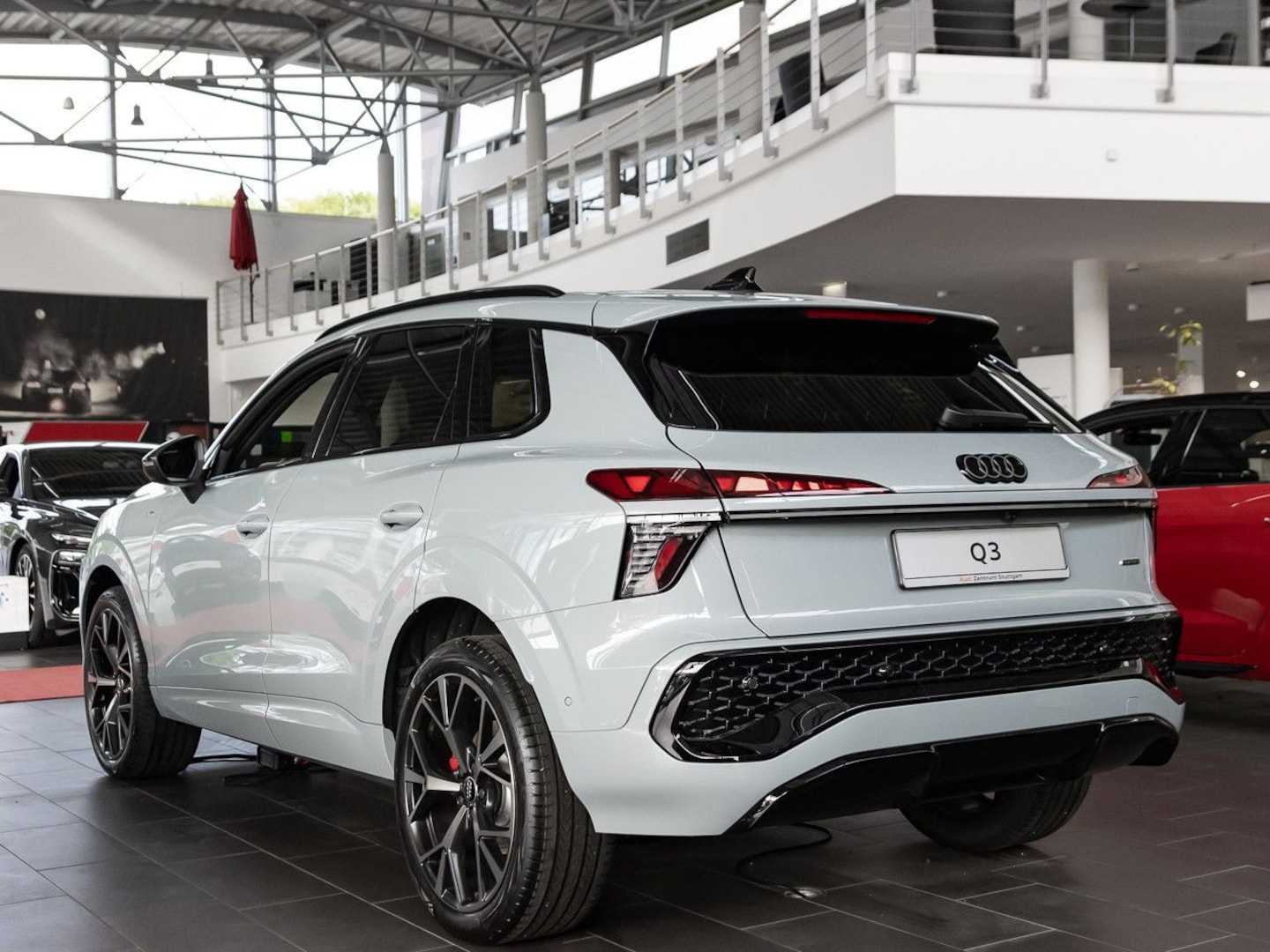Bild über Audi Q3 SUV TFSI quattro 195 kW S tronic - für weitere Informationen kontaktieren Sie den Audi Partner