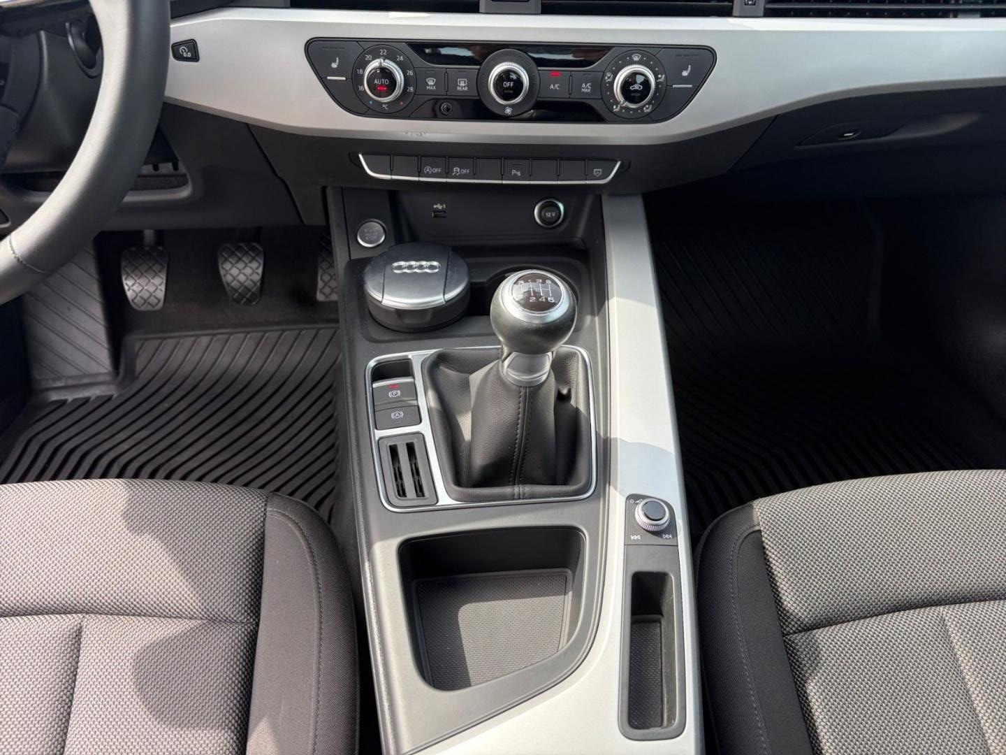 Bild über Audi A4 Limousine advanced 35 TFSI Schaltgetriebe - für weitere Informationen kontaktieren Sie den Audi Partner