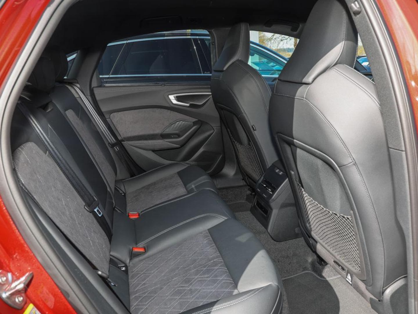 Bild über Audi A5 Limousine e-hybrid e-hybrid quattro 220 kW S tronic - für weitere Informationen kontaktieren Sie den Audi Partner