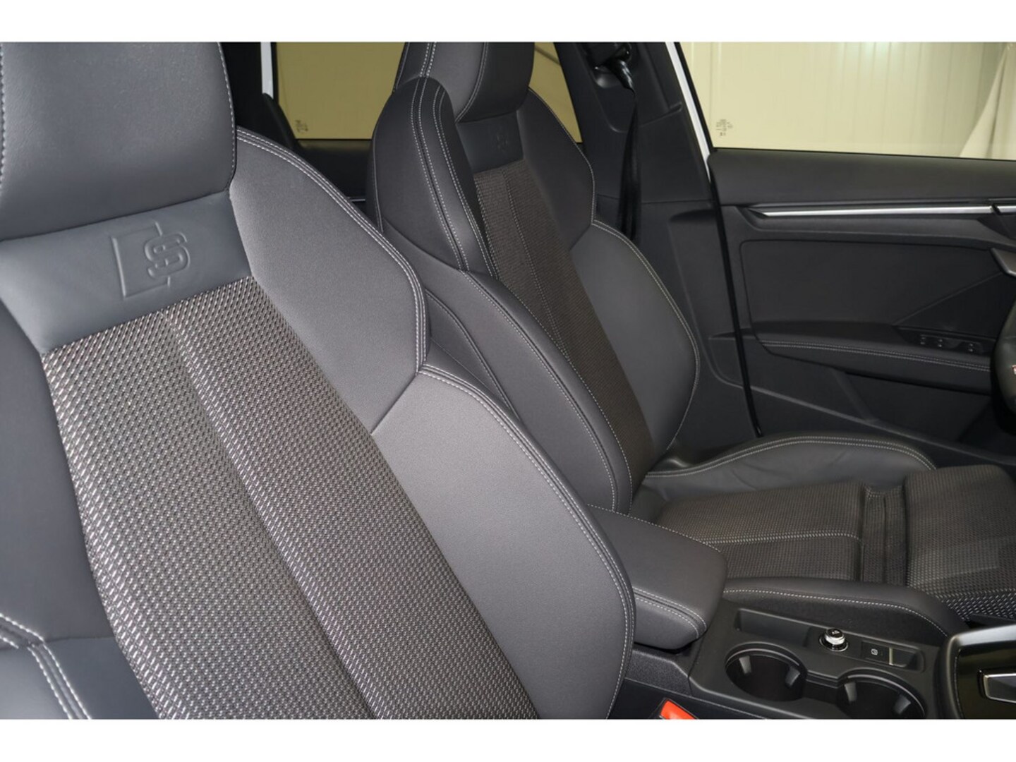 Bild über Audi A3 Sportback S line 35 TDI S tronic - für weitere Informationen kontaktieren Sie den Audi Partner
