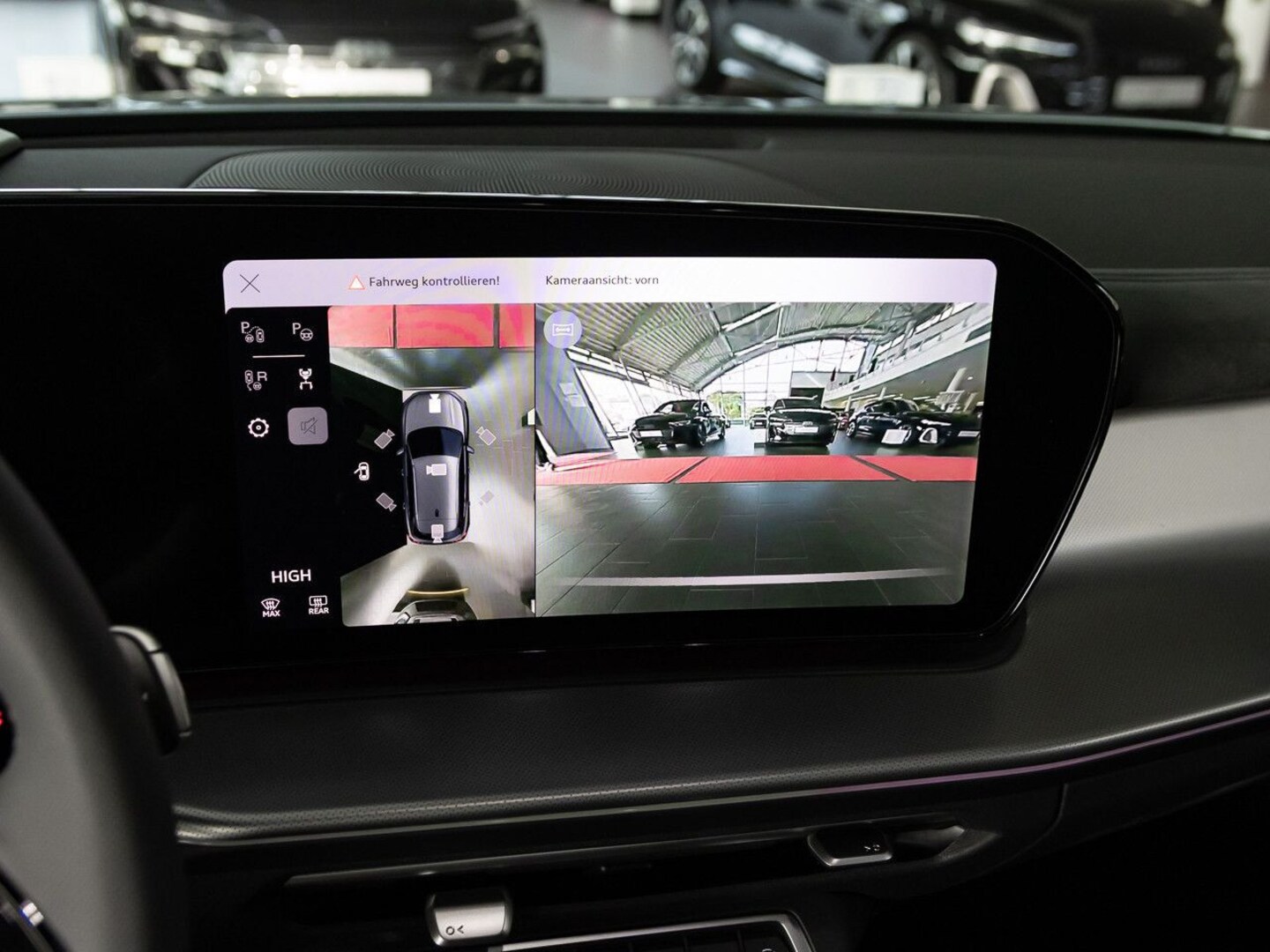 Bild über Audi Q3 SUV TFSI quattro 195 kW S tronic - für weitere Informationen kontaktieren Sie den Audi Partner