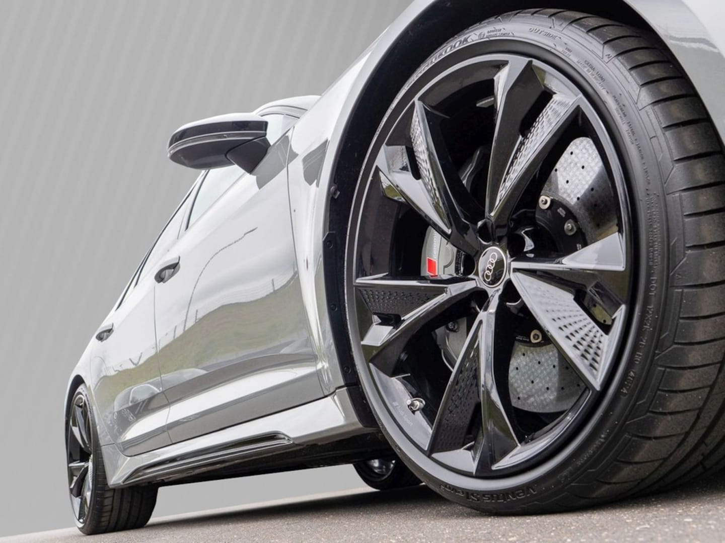 Bild über Audi RS 6 Avant TFSI quattro tiptronic - für weitere Informationen kontaktieren Sie den Audi Partner