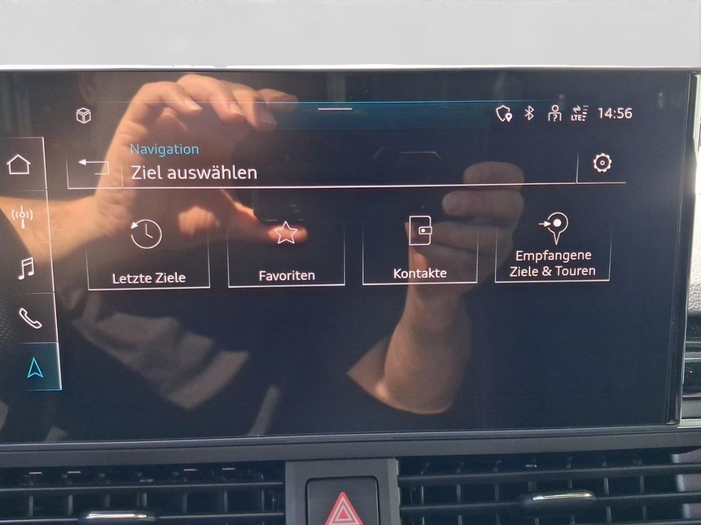 Bild über Audi A4 Avant S line 40 TDI quattro S tronic - für weitere Informationen kontaktieren Sie den Audi Partner