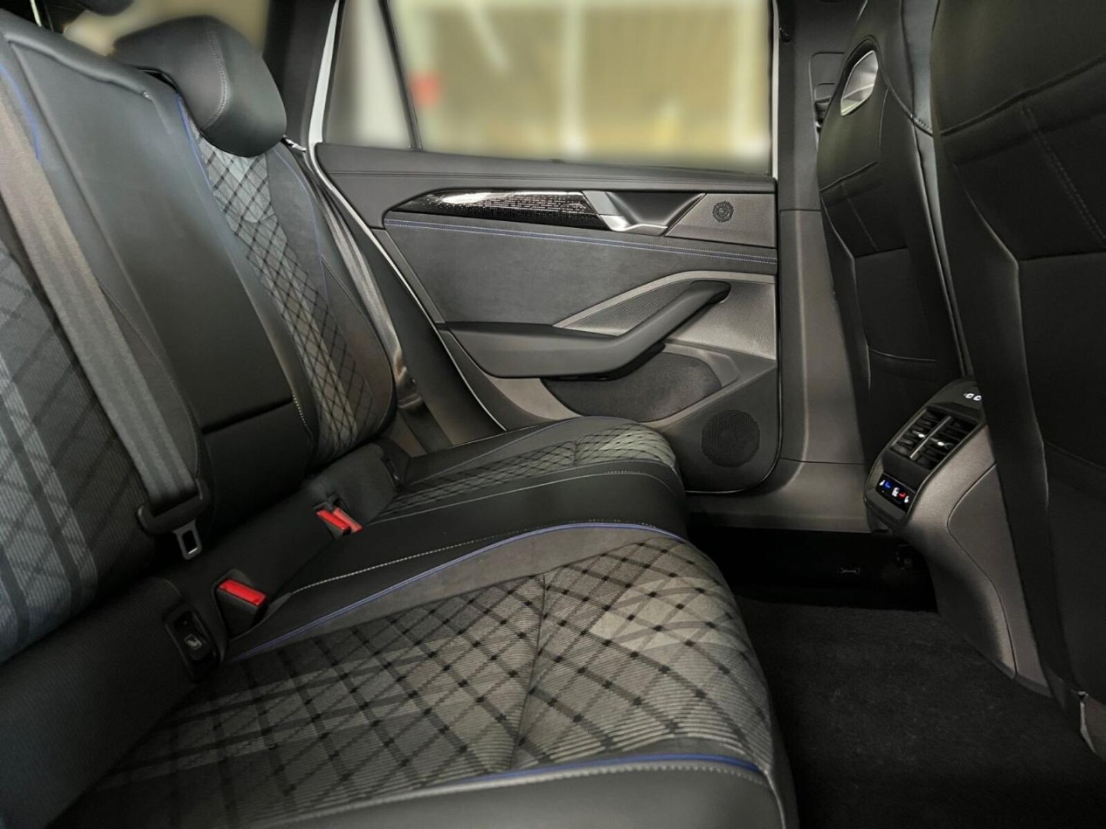 Volkswagen Passat – Bild 14