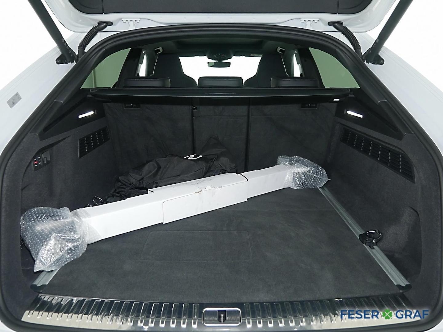 Bild über Audi Q8 SUV TFSI e S line business TFSI e quattro 360 kW tiptronic - für weitere Informationen kontaktieren Sie den Audi Partner