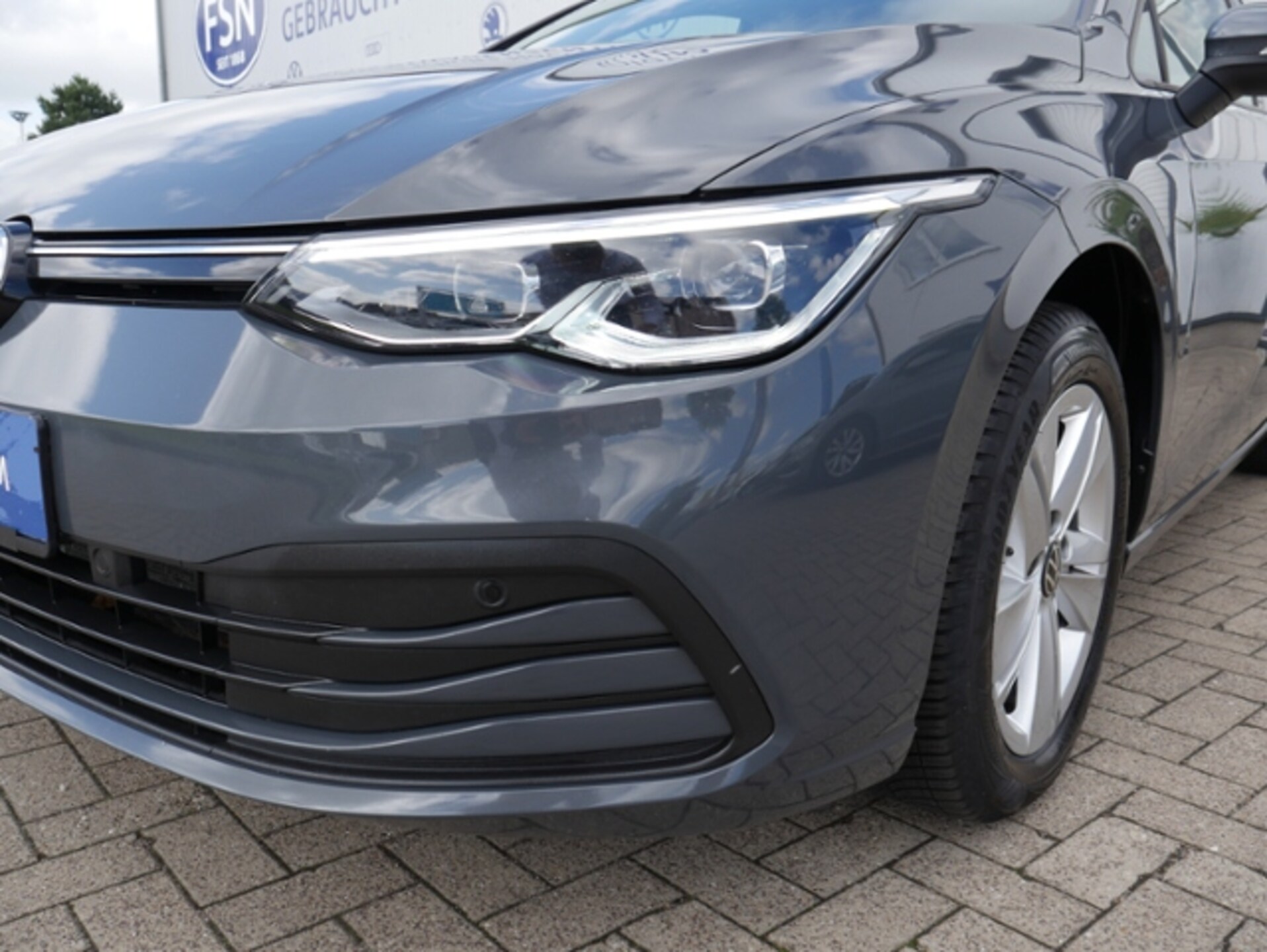 Volkswagen Golf Life