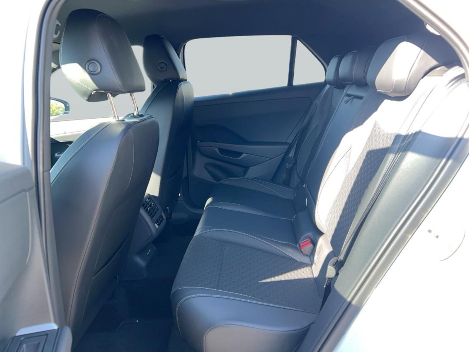 Volkswagen T-Roc – Bild 12
