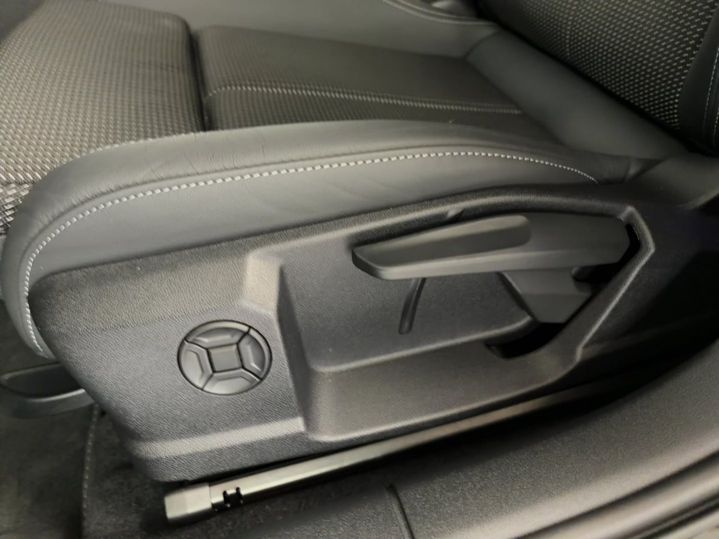 Bild über Audi A3 Sportback S line 40 TFSI quattro S tronic - für weitere Informationen kontaktieren Sie den Audi Partner