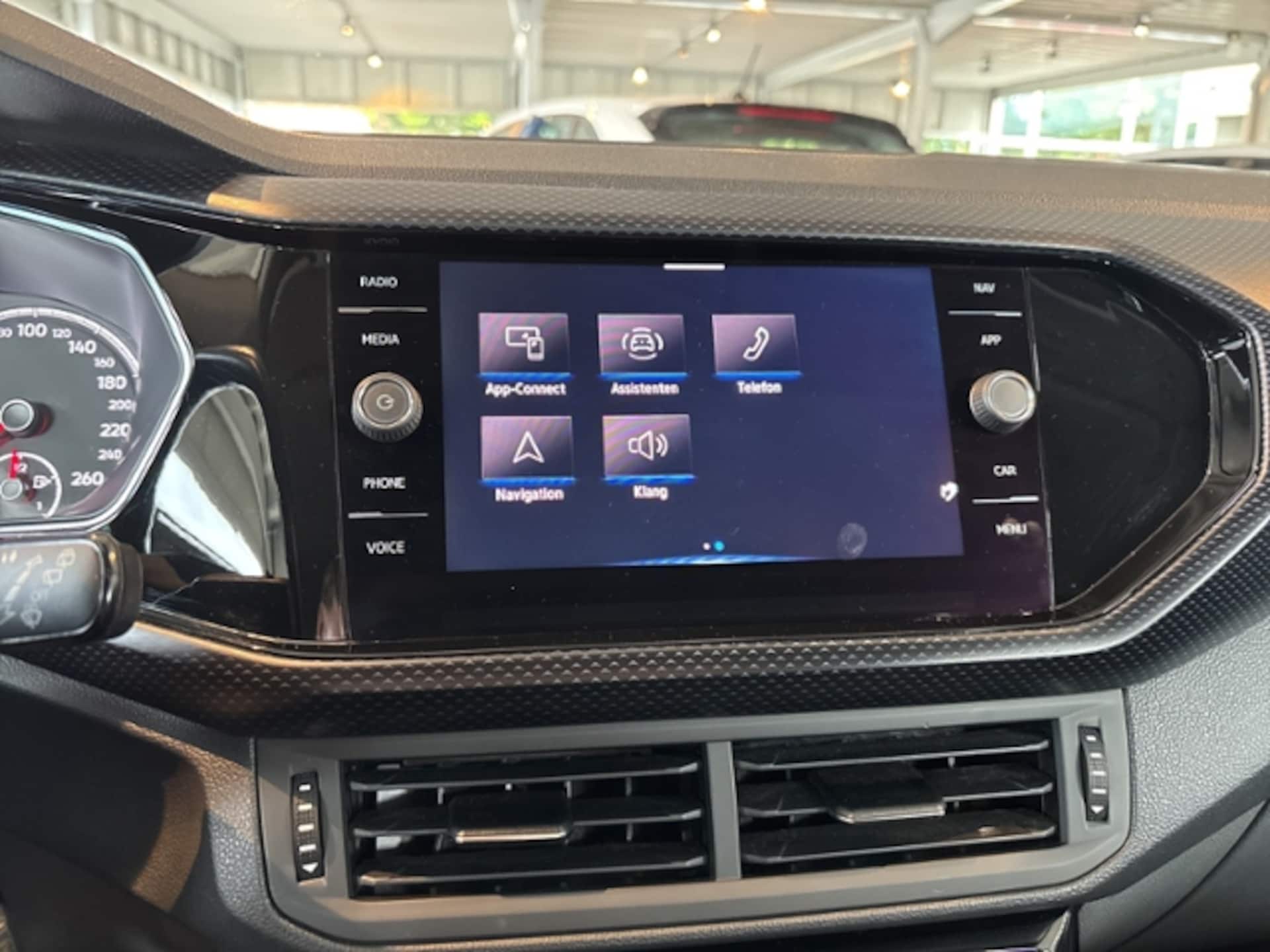 Volkswagen T-Cross United