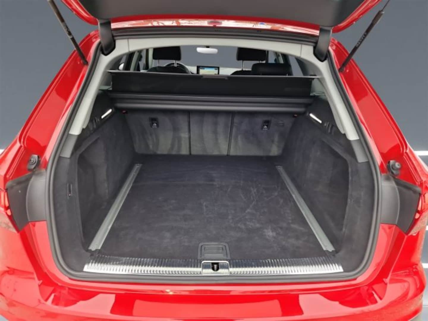 Bild über Audi A4 Avant S line 40 TFSI S tronic - für weitere Informationen kontaktieren Sie den Audi Partner
