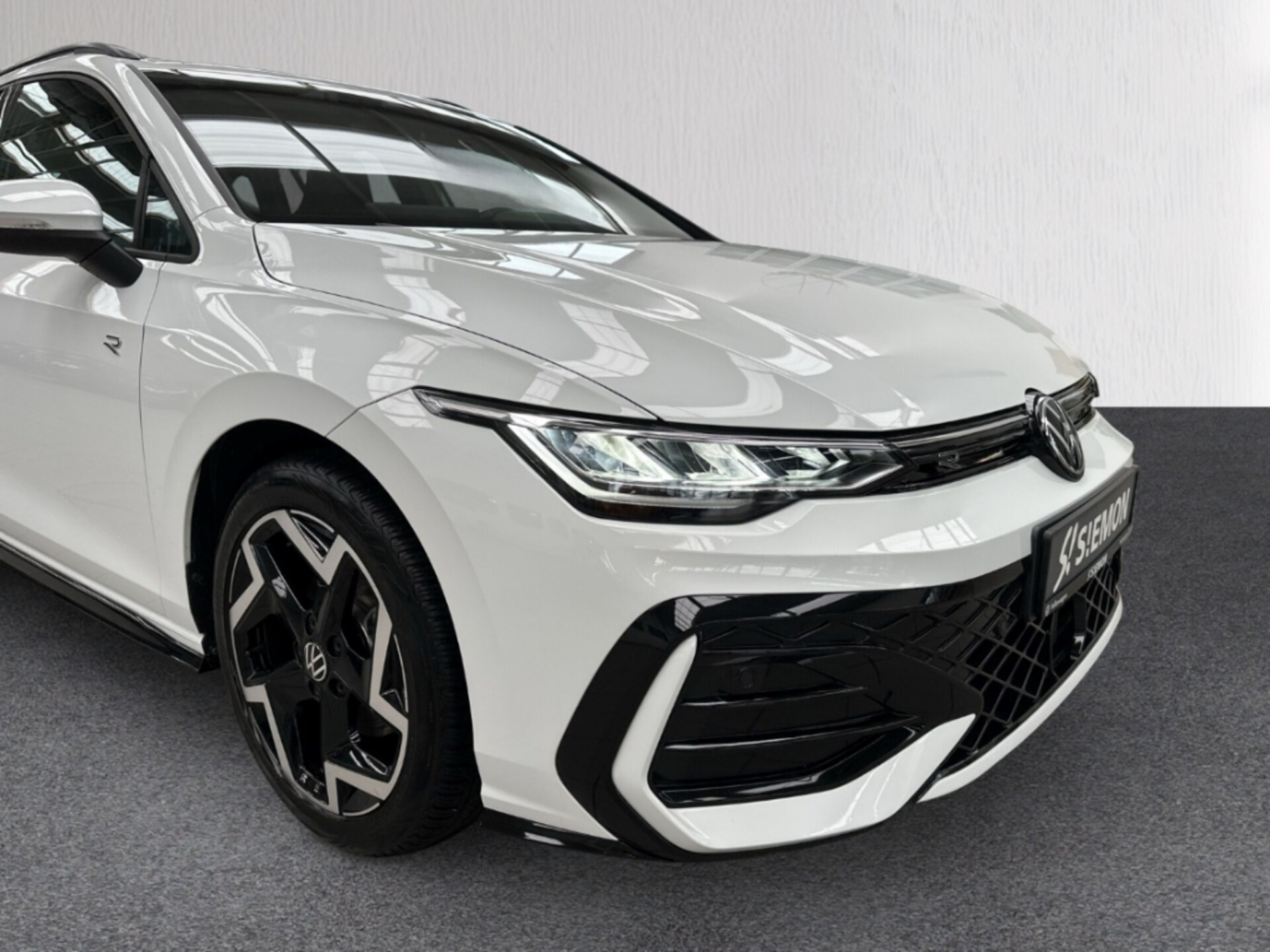 Volkswagen Golf Variant R-Line