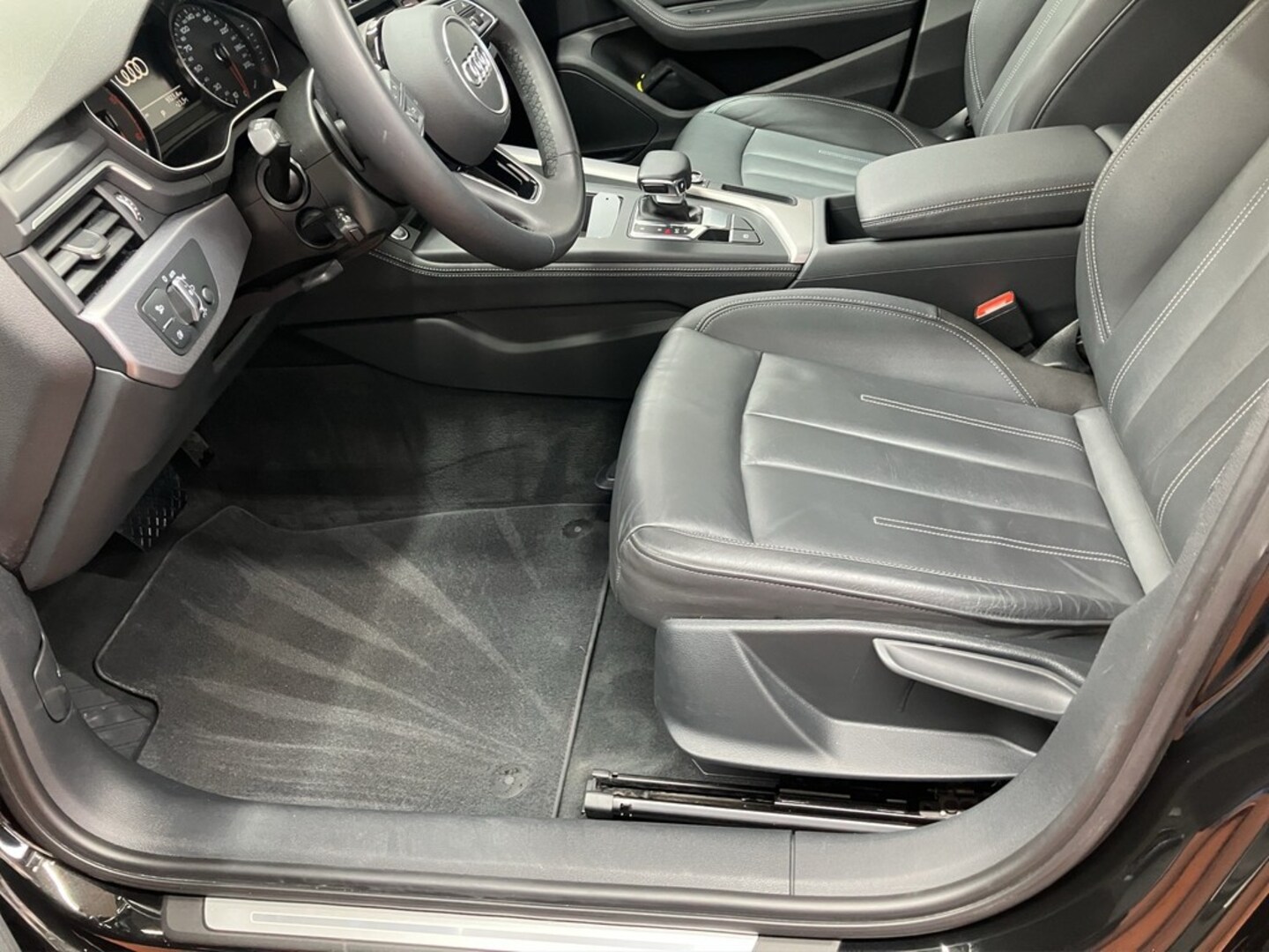 Bild über Audi A4 Avant advanced 40 TDI S tronic - für weitere Informationen kontaktieren Sie den Audi Partner