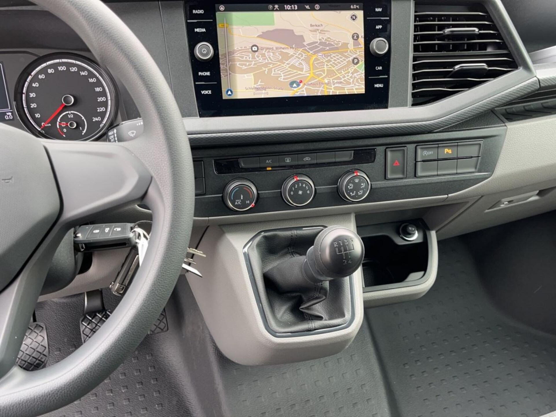 Volkswagen T6.1 Transporter Kombi langer Radstand