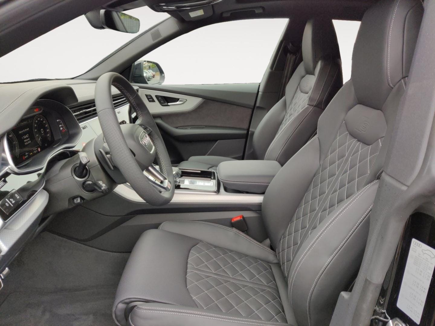 Bild über Audi Q8 SUV TFSI e S line business TFSI e quattro 360 kW tiptronic - für weitere Informationen kontaktieren Sie den Audi Partner