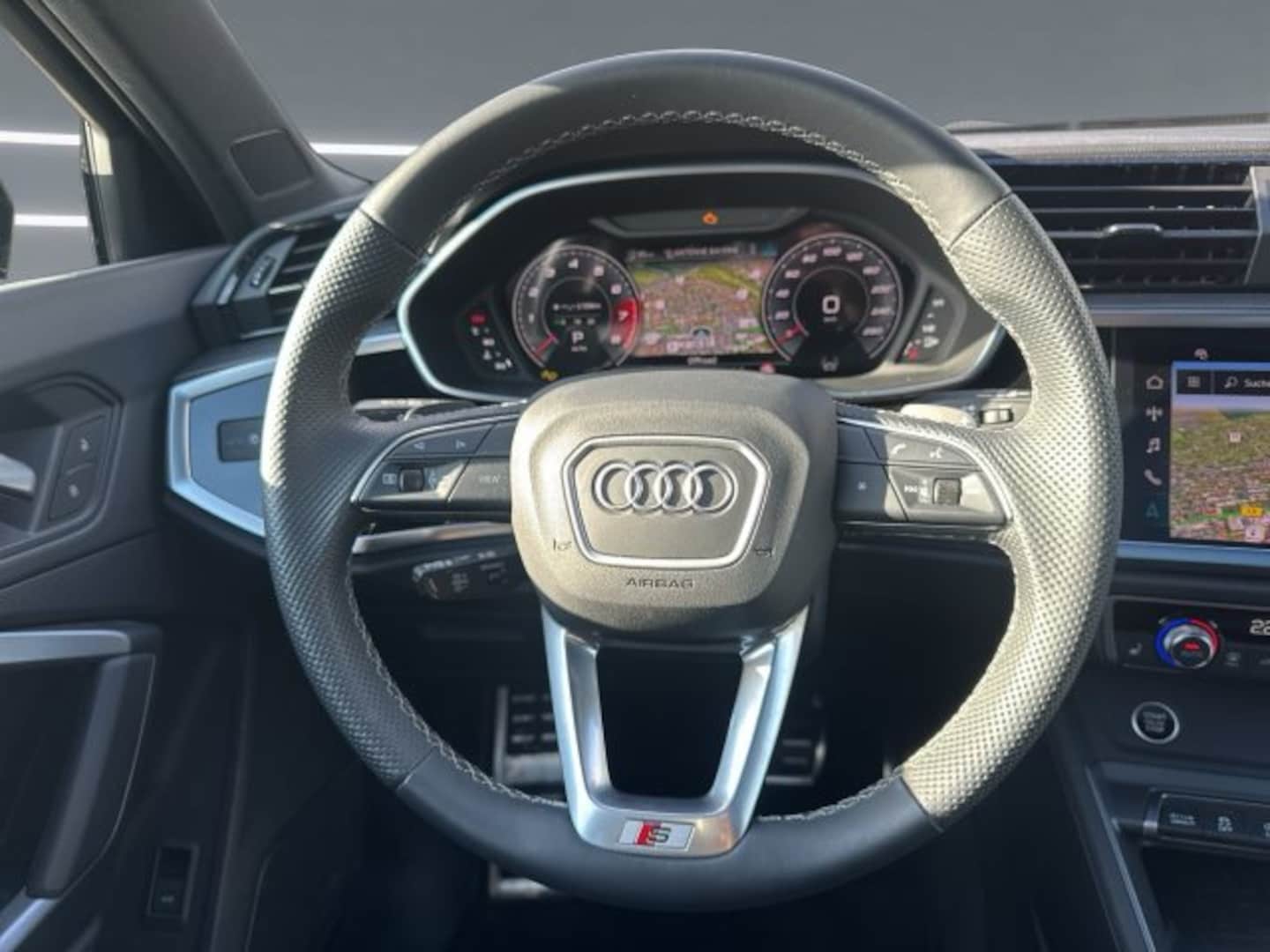 Bild über Audi Q3 Sportback S line 45 TFSI quattro S tronic - für weitere Informationen kontaktieren Sie den Audi Partner