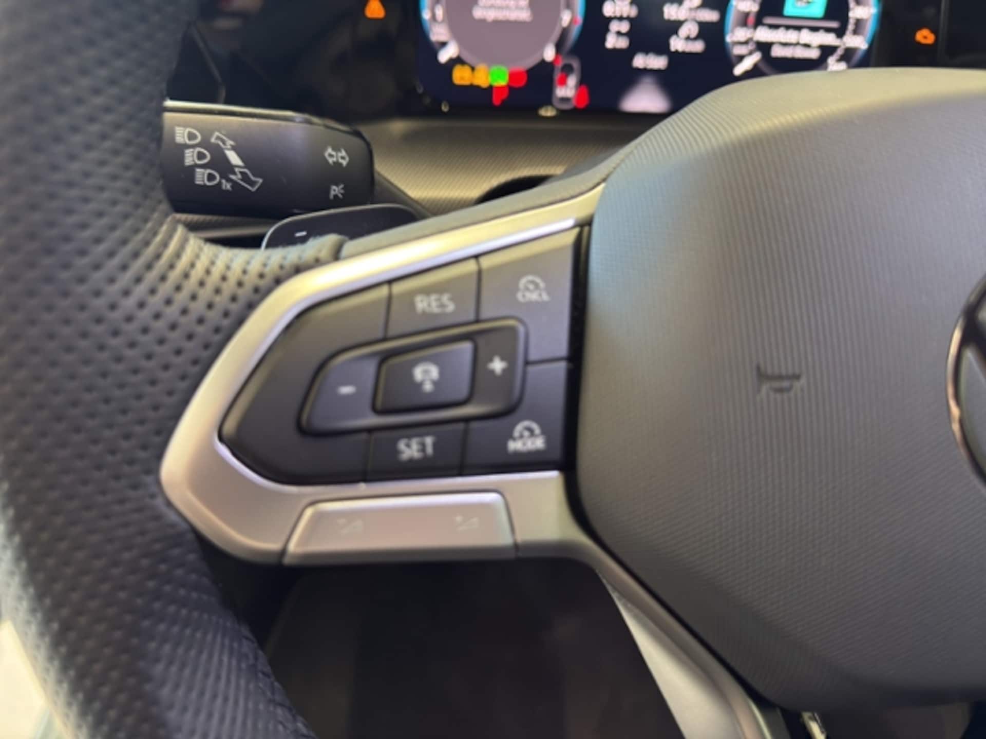 Volkswagen Golf R-Line