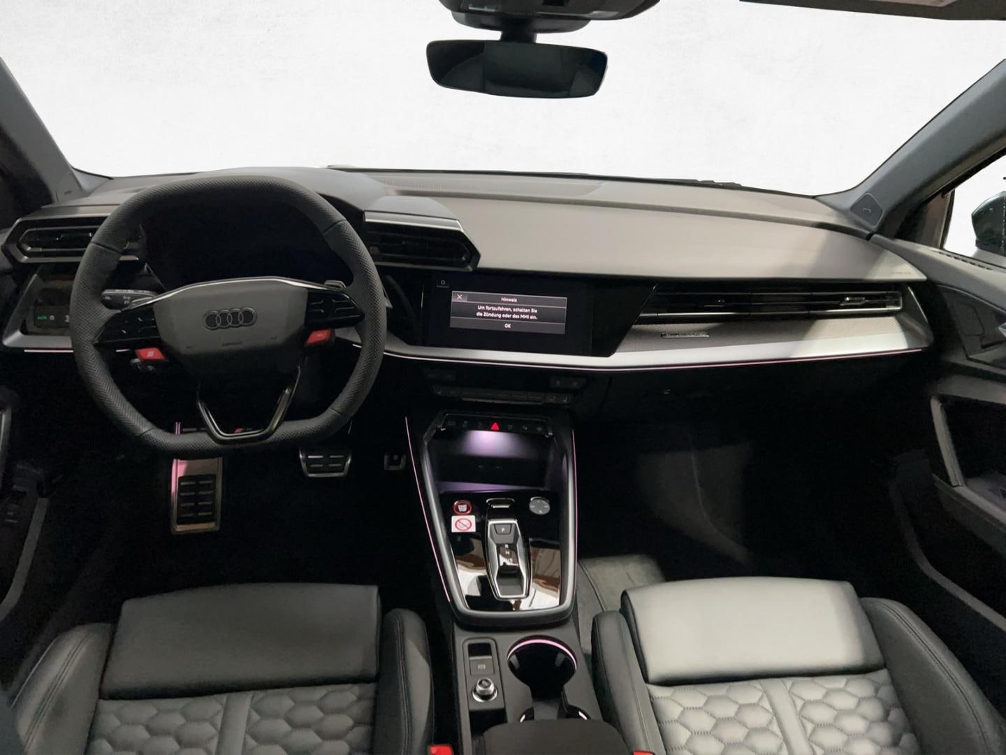 Bild über Audi RS 3 Sportback TFSI quattro S tronic - für weitere Informationen kontaktieren Sie den Audi Partner