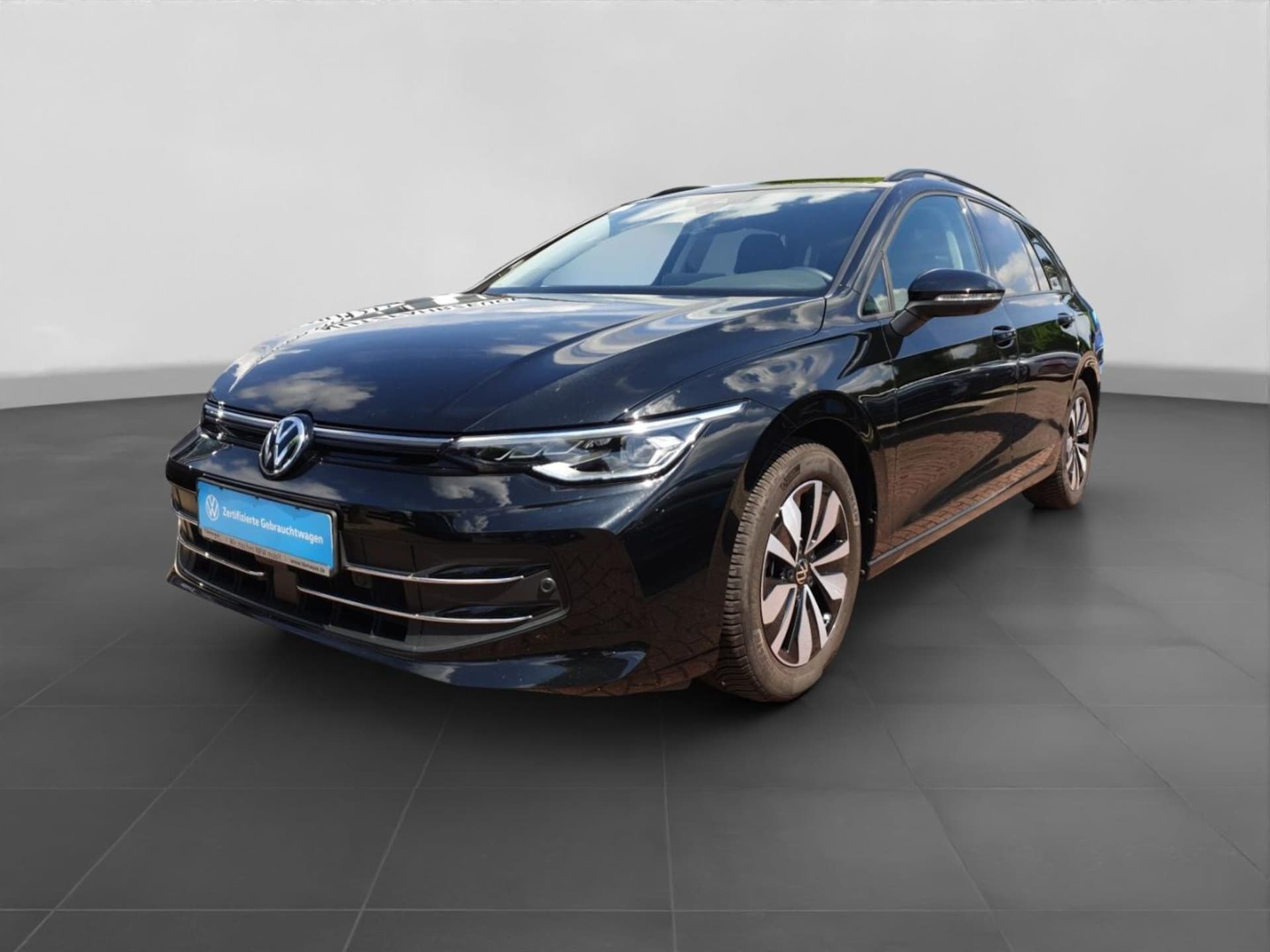 Volkswagen Golf Variant 2025 — Golf Variant 1.5 eTSI DSG GOAL LED+ NAVI AHK