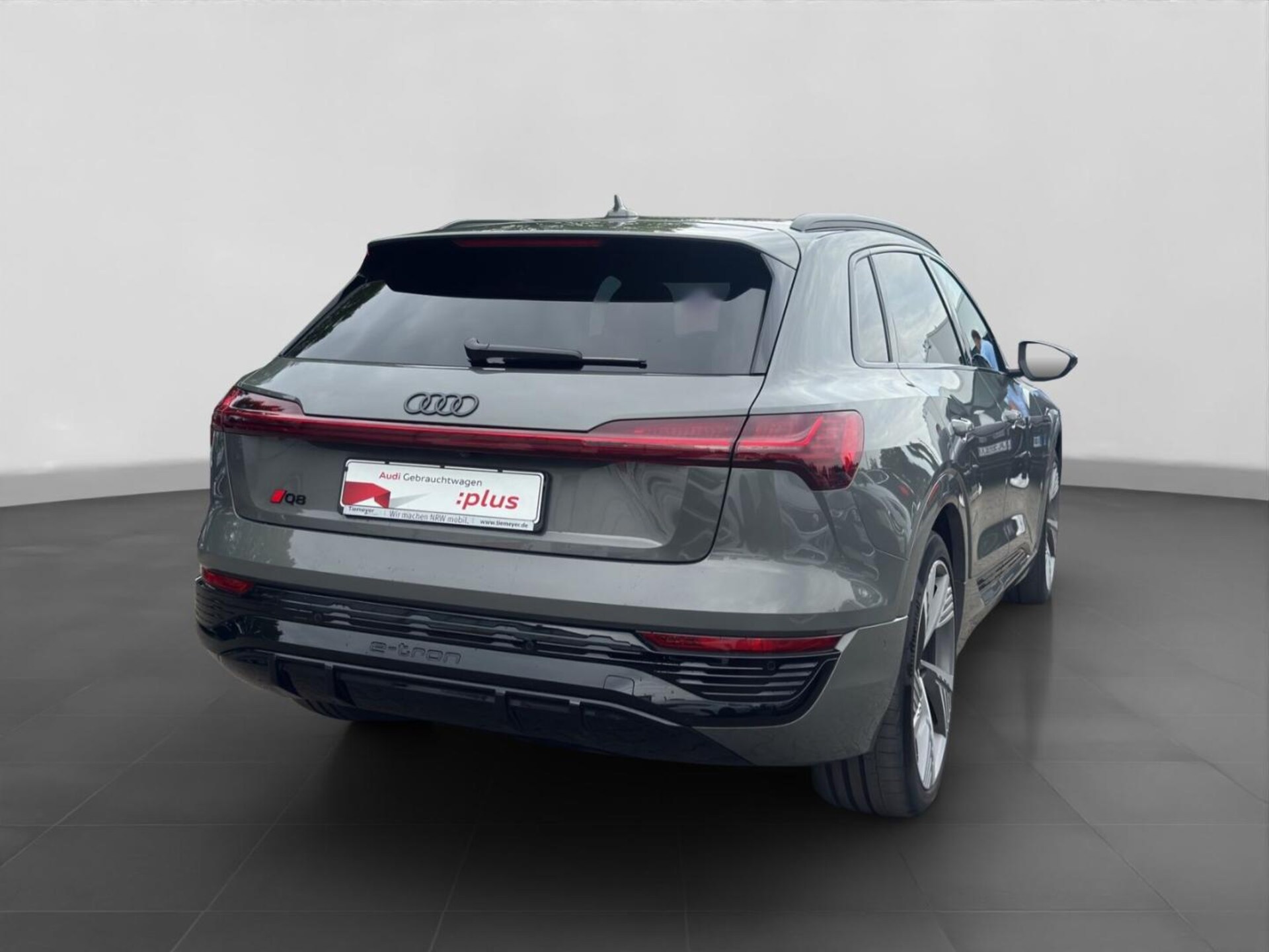 Audi Q8 e-tron S line