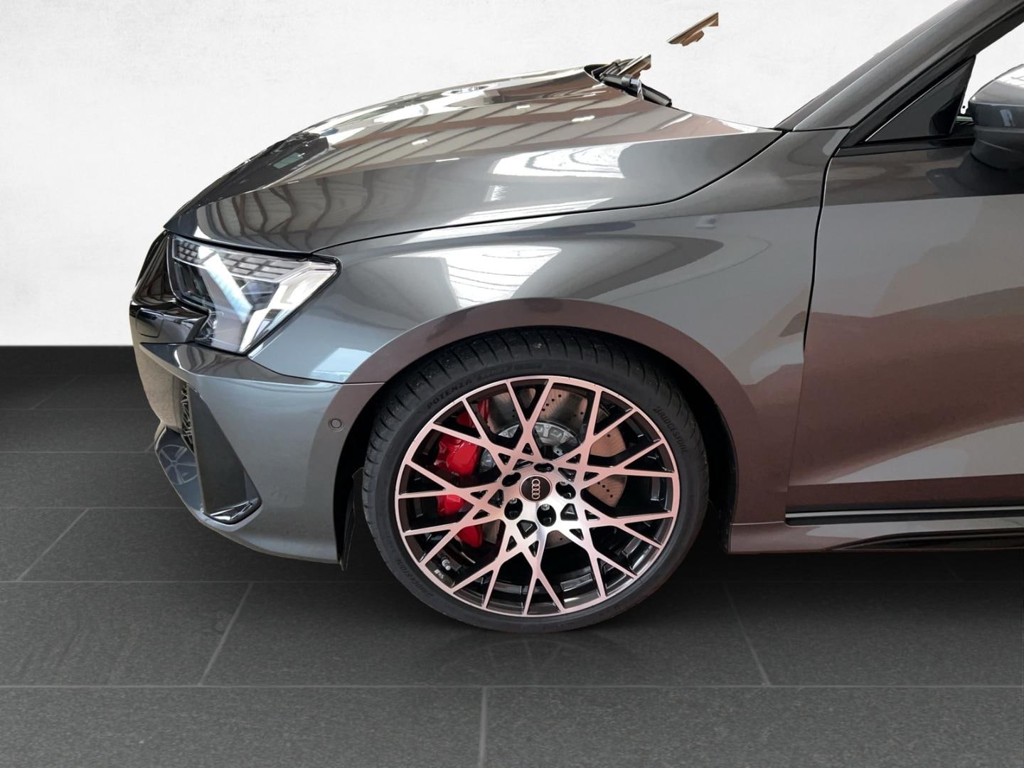 Bild über Audi RS 3 Sportback TFSI quattro S tronic - für weitere Informationen kontaktieren Sie den Audi Partner