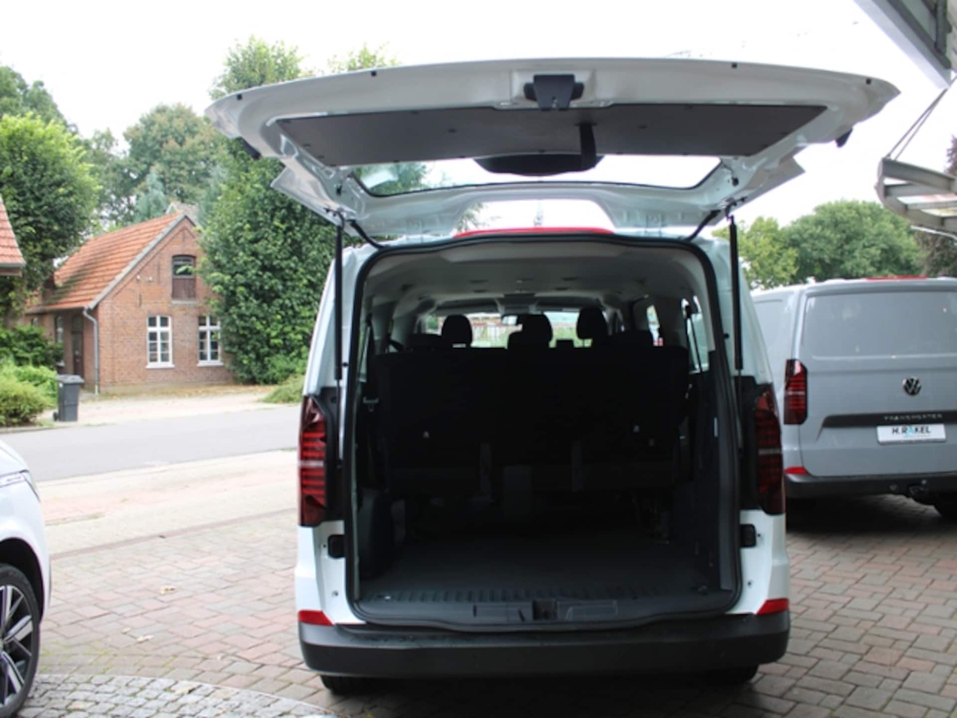 Volkswagen Transporter Kombi langer Radstand