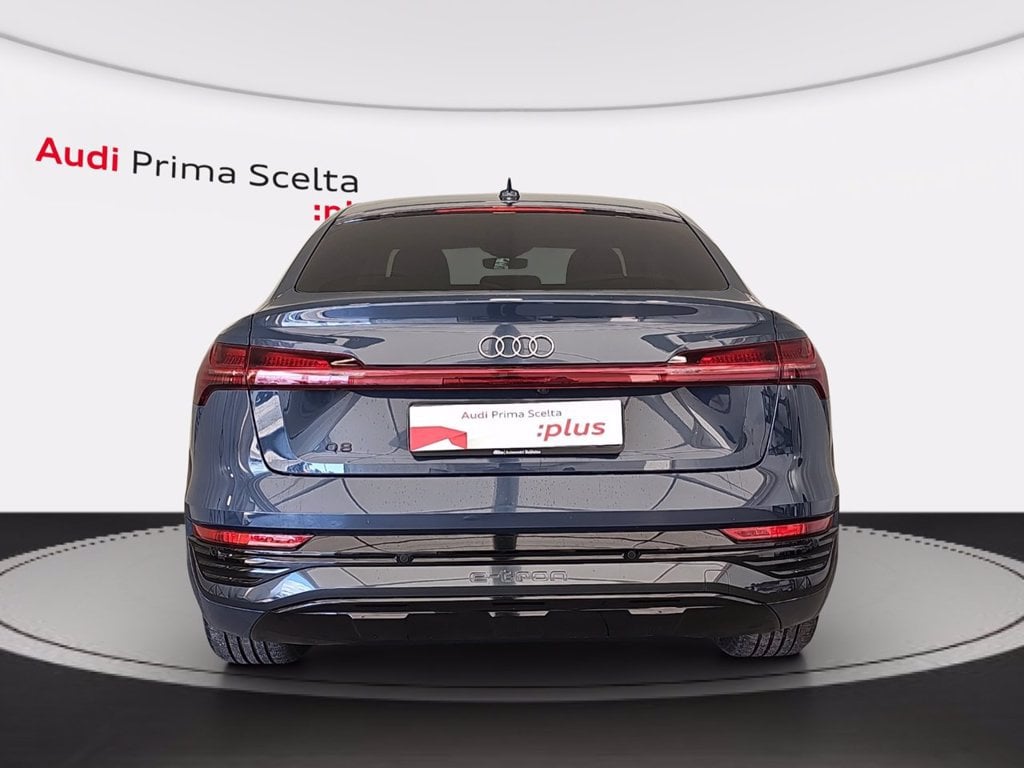 Immagine di Audi Q8 Sportback e-tron 55 e-tron quattro 300,00 kW - Vista: for more details contact your dealer