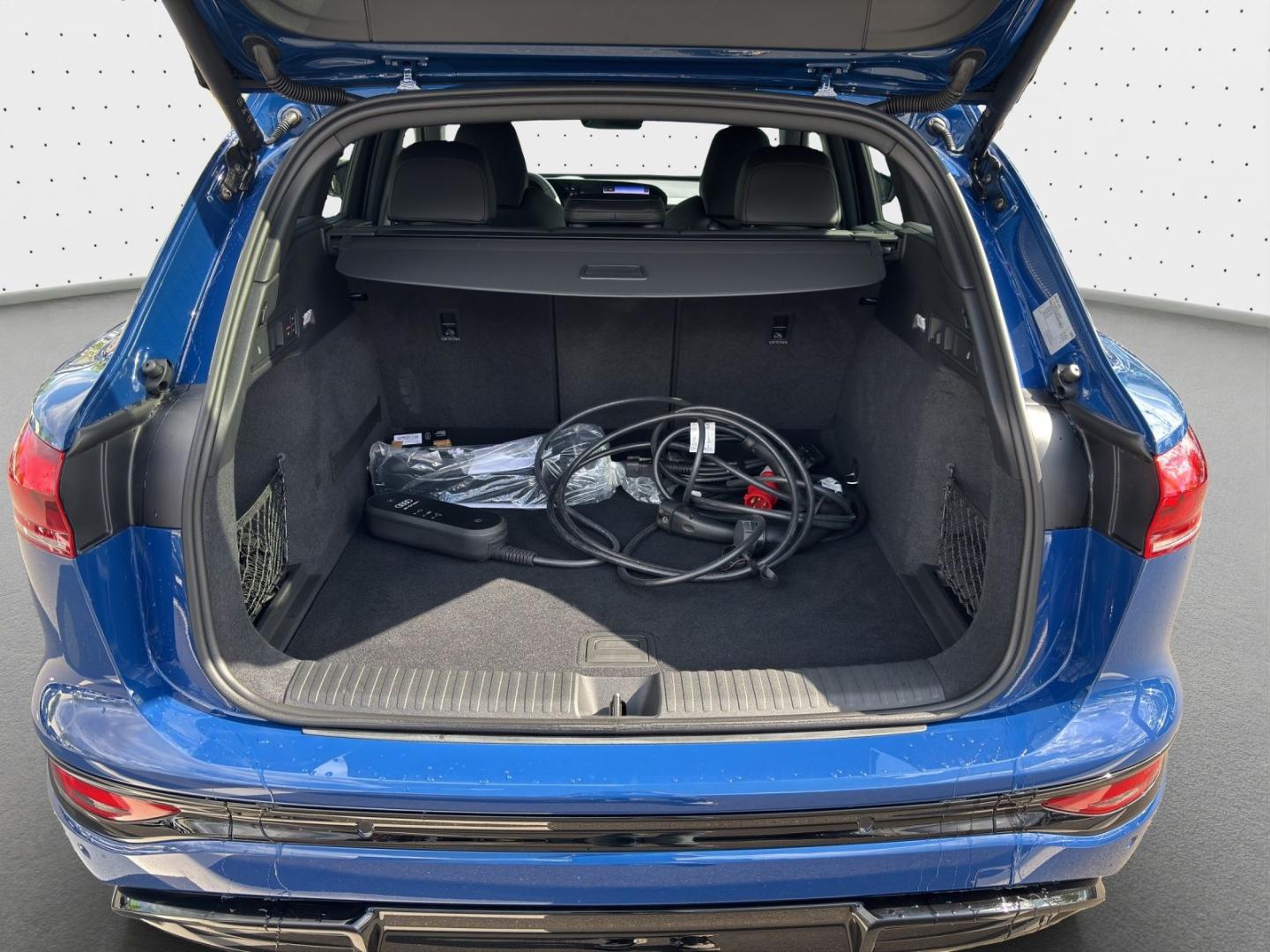 Image about Audi Q6 SUV e-tron e-tron quattro