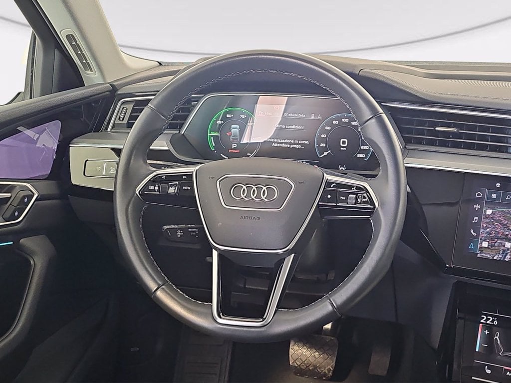 Immagine di Audi Q8 Sportback e-tron 55 e-tron quattro 300,00 kW - Vista: for more details contact your dealer