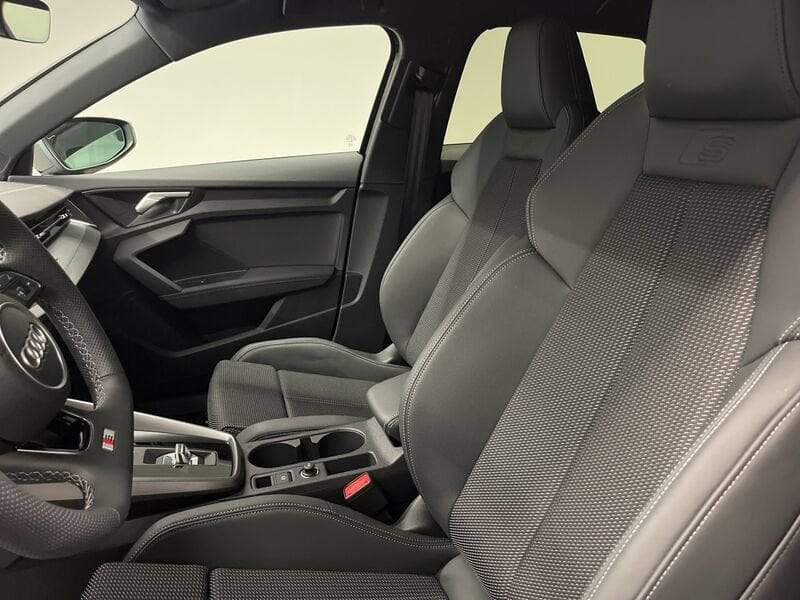 Immagine di Audi A3 Sportback TFSI e Identity Black 40 TFSI e 150 kW (204 CV) S tronic - Vista: for more details contact your dealer