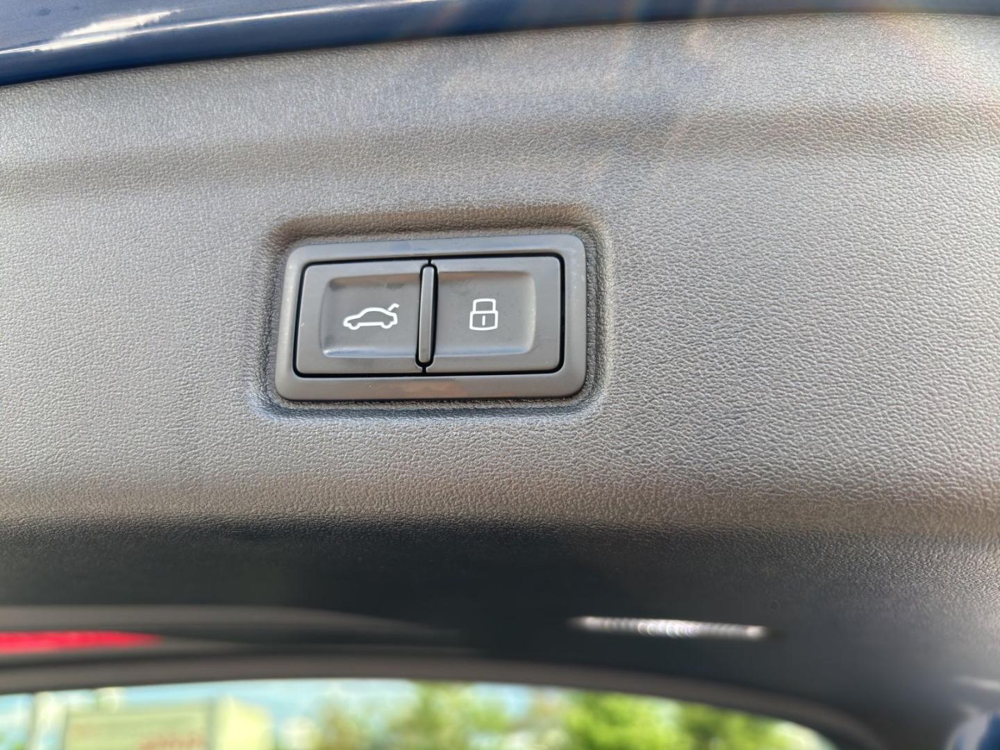 Image about Audi Q6 SUV e-tron e-tron quattro