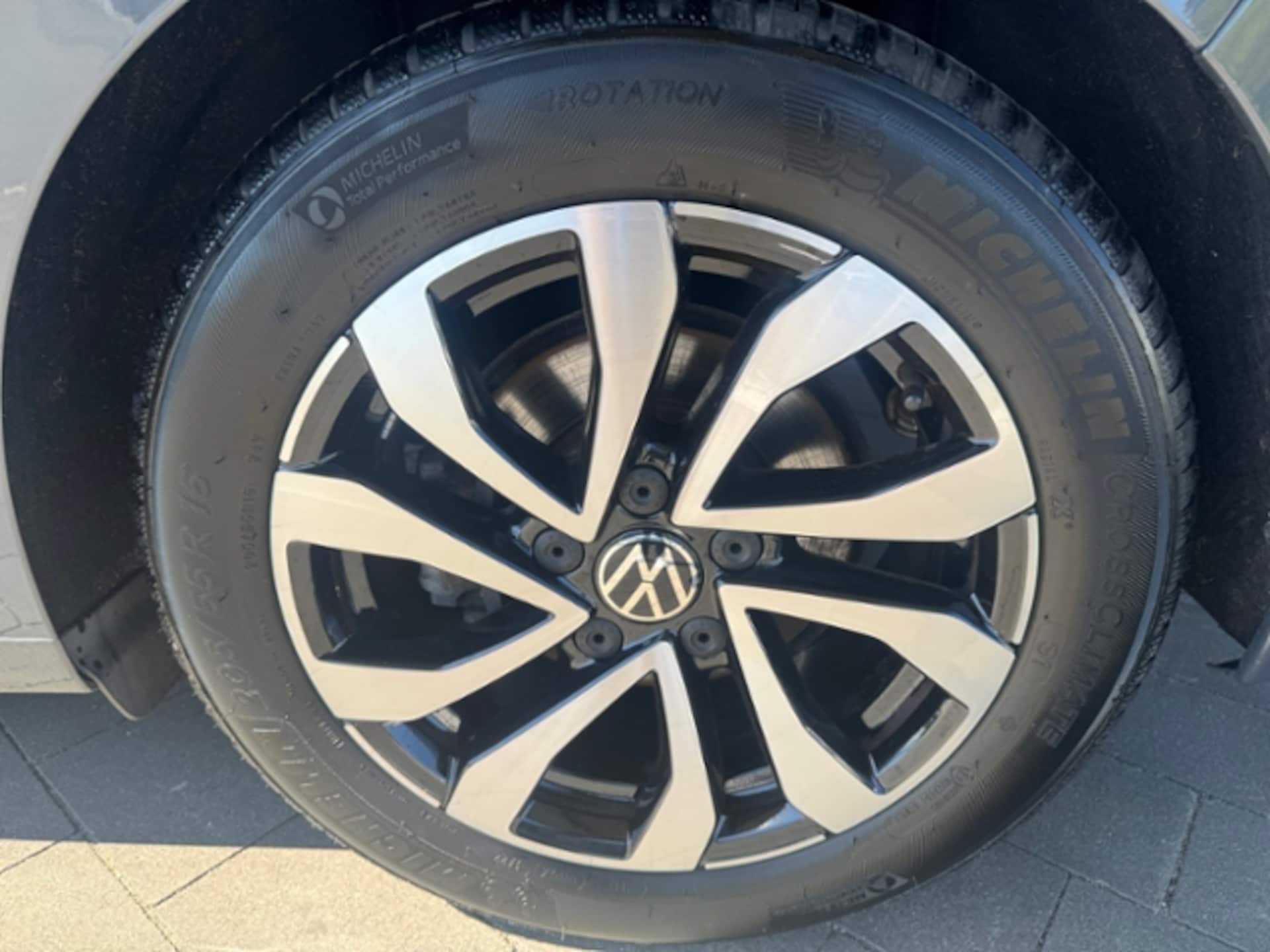 Volkswagen Golf Active