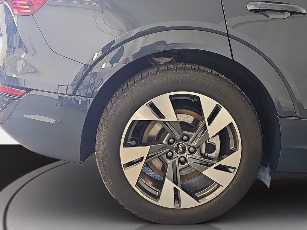 Immagine di Audi Q8 Sportback e-tron 55 e-tron quattro 300,00 kW - Vista: for more details contact your dealer