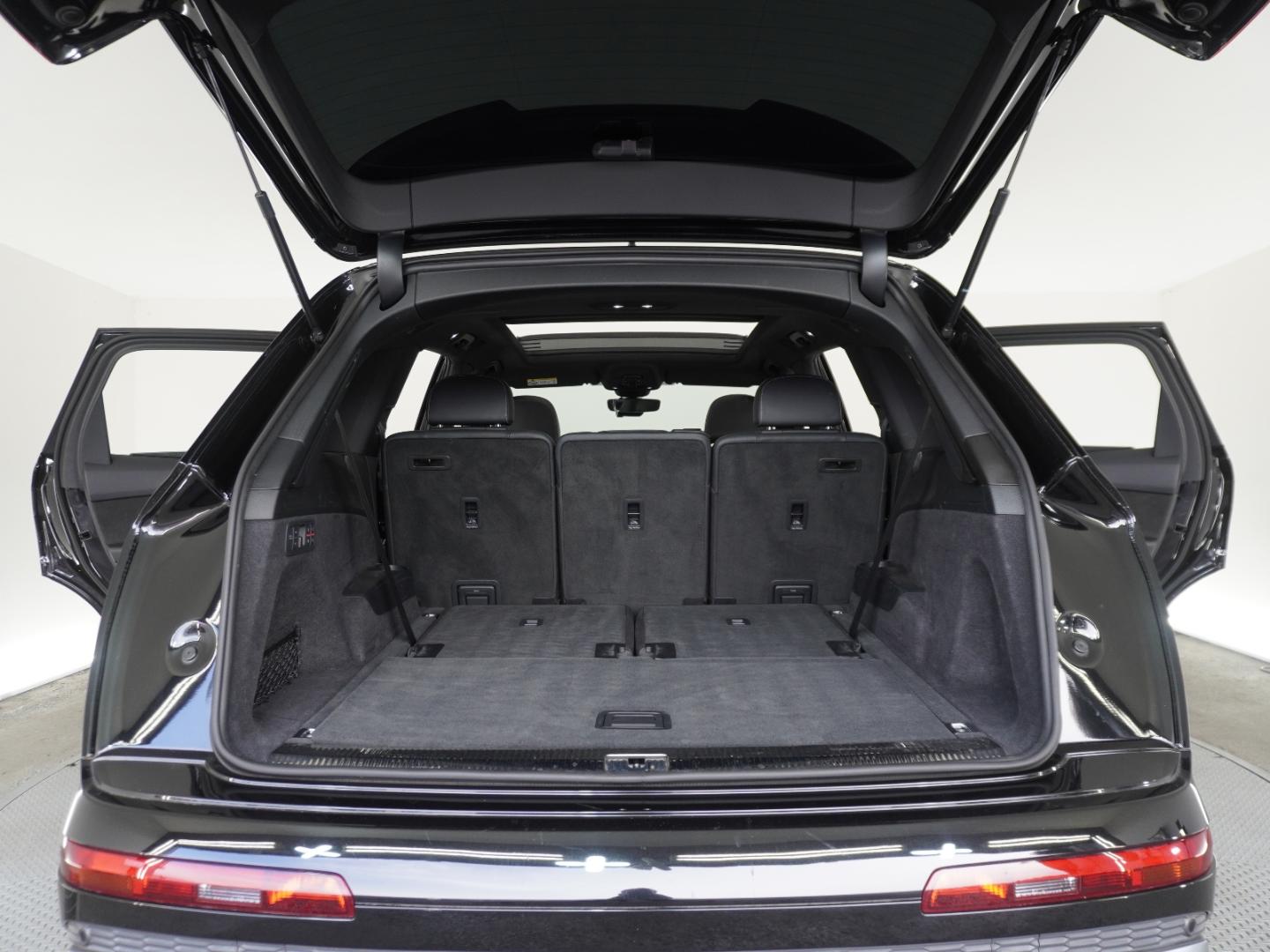 Audi Q7 55 TFSI quattro S line 250(340) kW(PS) tiptronic for more details contact your dealer