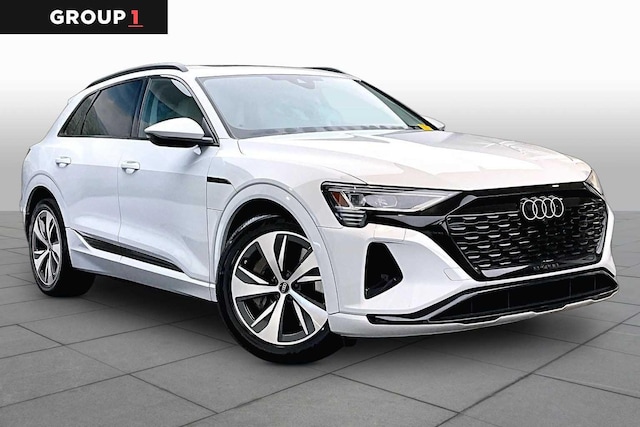 Photo of 2024 Audi Q8 e-tron