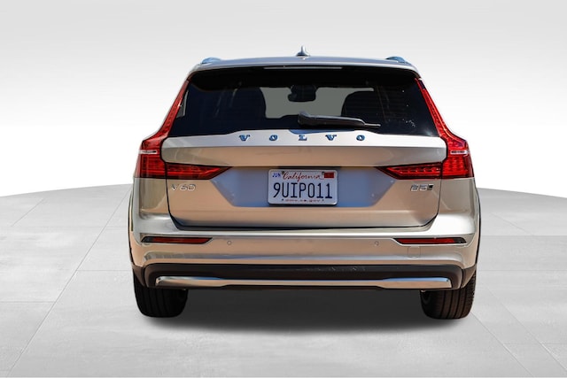 2025 Volvo V60 Cross Country 6