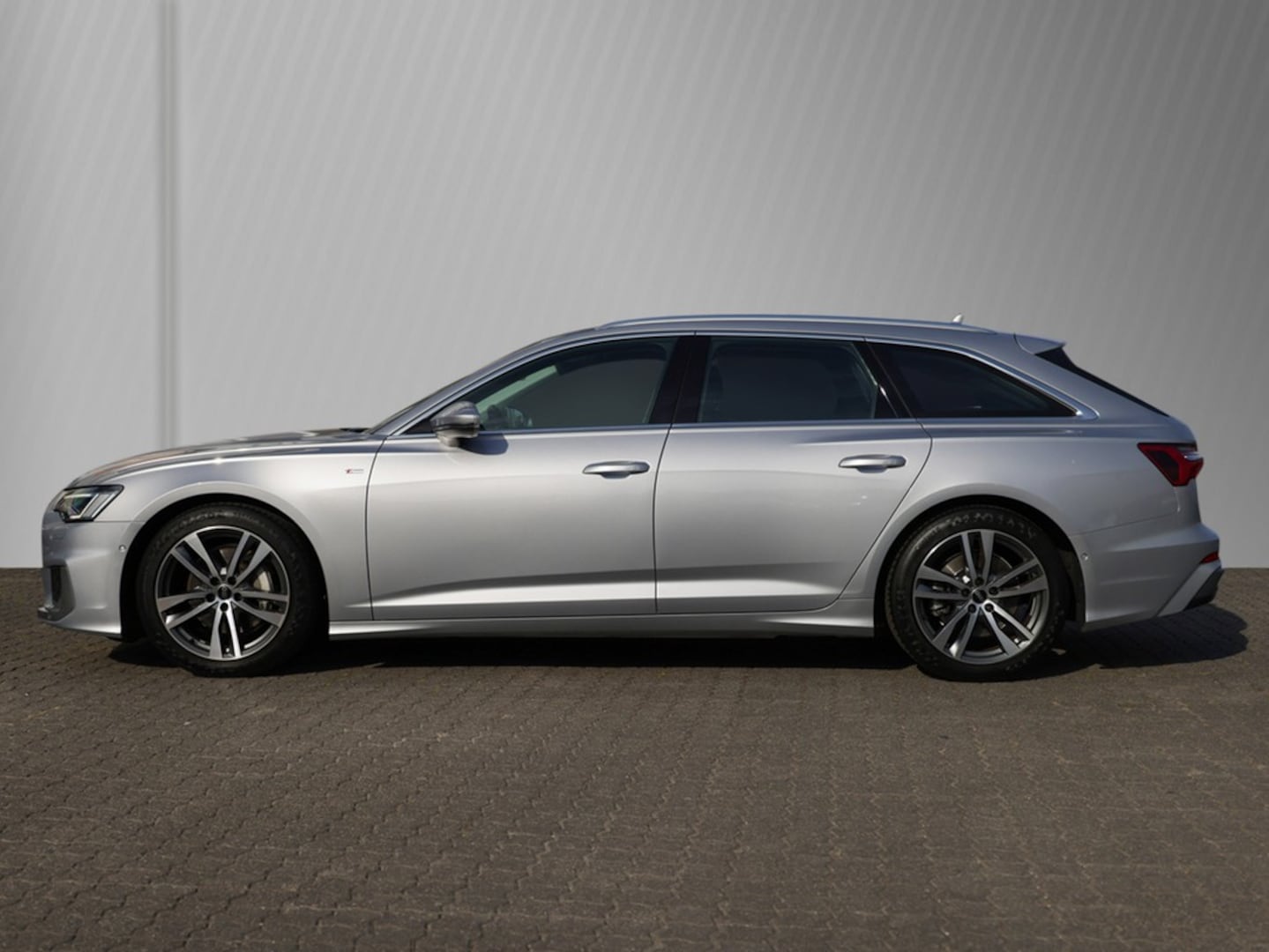Bild über Audi A6 Avant S line 45 TFSI quattro S tronic - für weitere Informationen kontaktieren Sie den Audi Partner