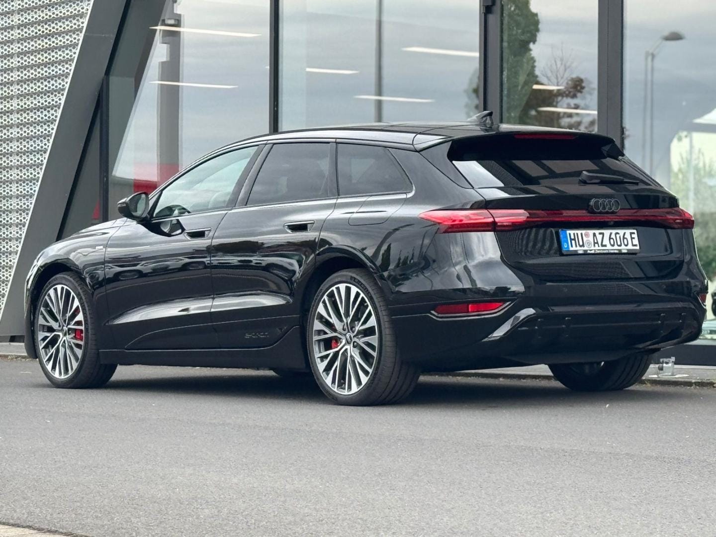 Bild über Audi A6 Avant e-tron S line business e-tron performance 270 kW - für weitere Informationen kontaktieren Sie den Audi Partner