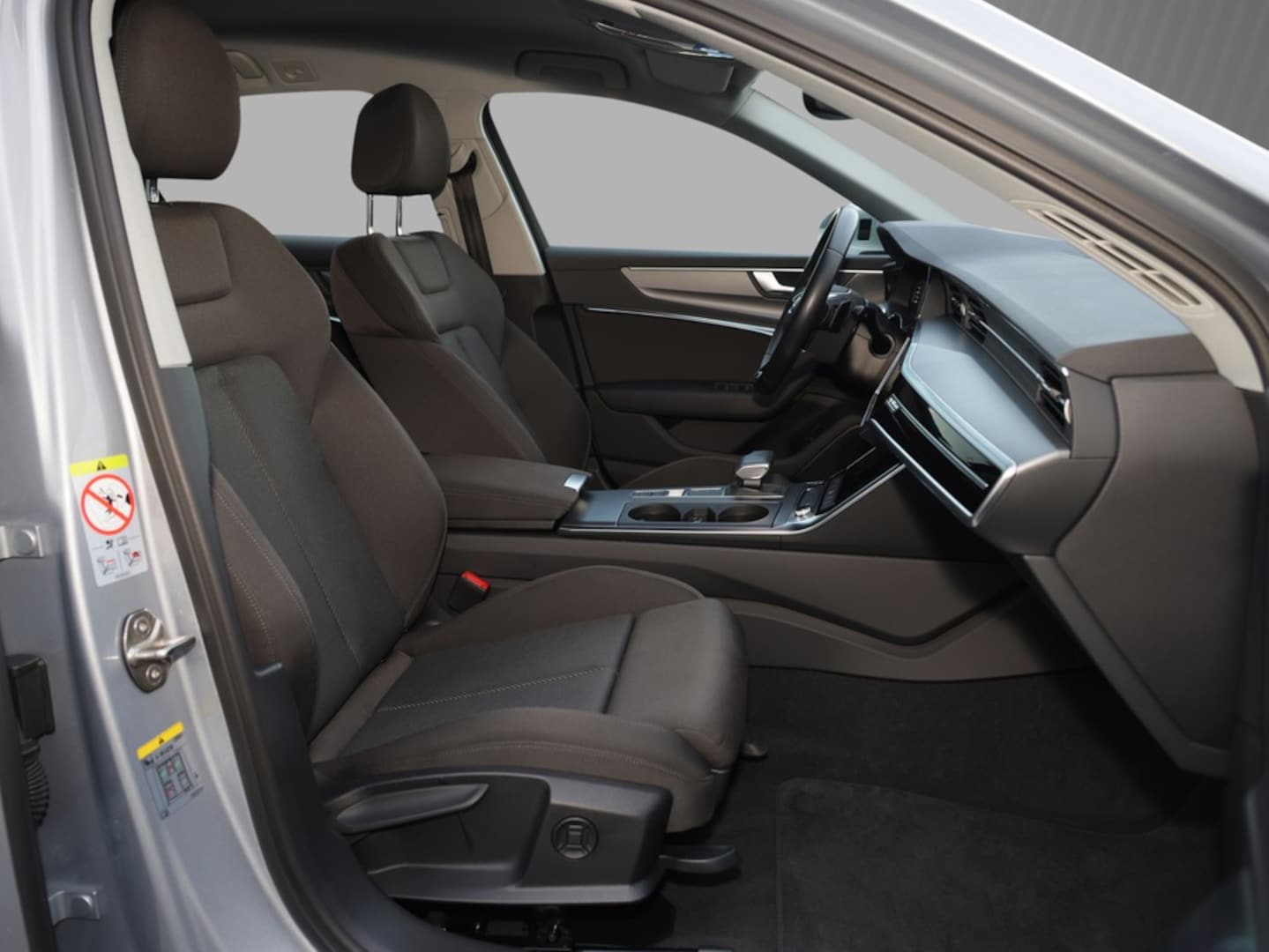 Bild über Audi A6 Avant S line 45 TFSI quattro S tronic - für weitere Informationen kontaktieren Sie den Audi Partner