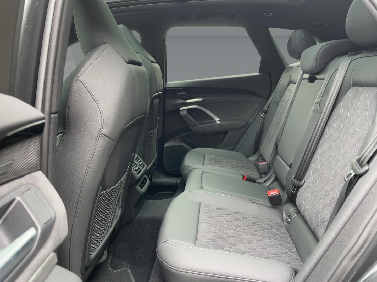 Bild über Audi Q5 SUV TFSI quattro 150 kW S tronic - für weitere Informationen kontaktieren Sie den Audi Partner